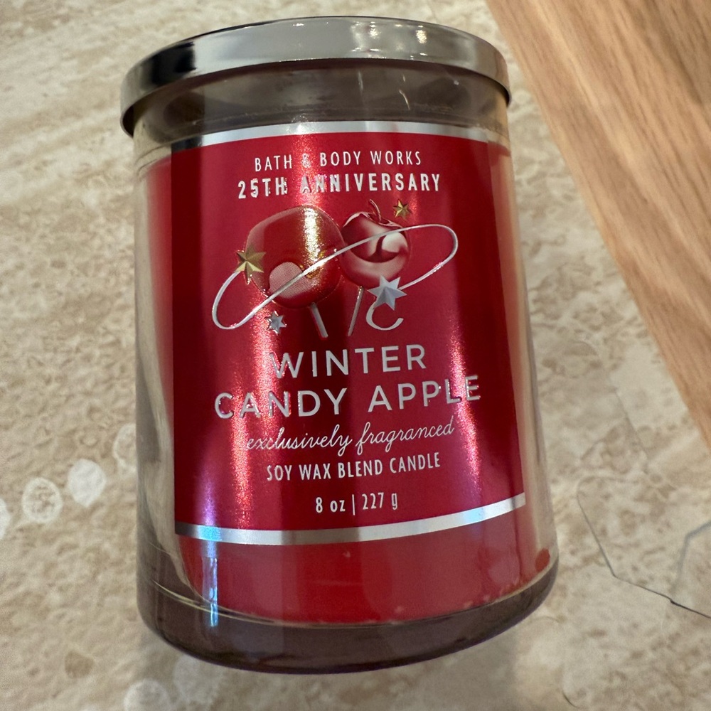 Bath & Body Works Winter Candy Apple 8 oz Candle